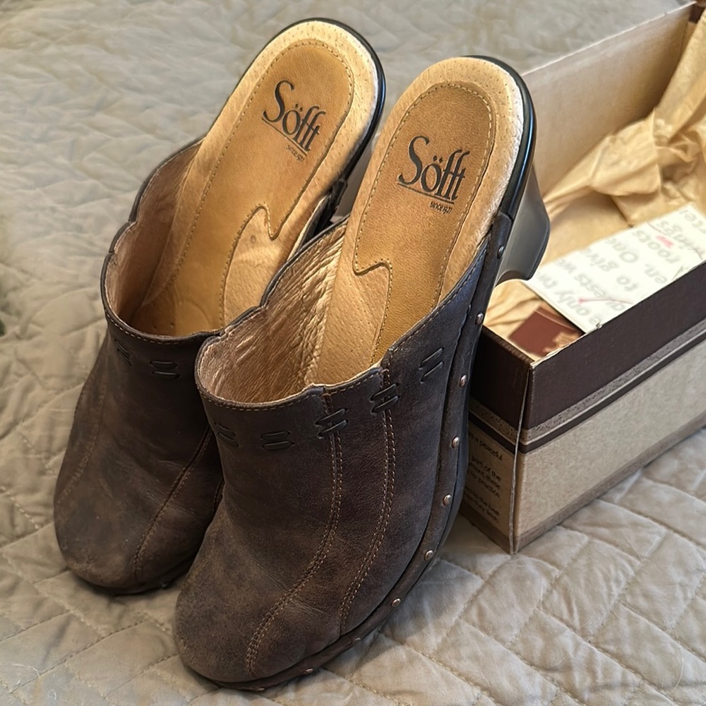 Brown Slip-On Loafers with Suede Texture and Rounded Toe